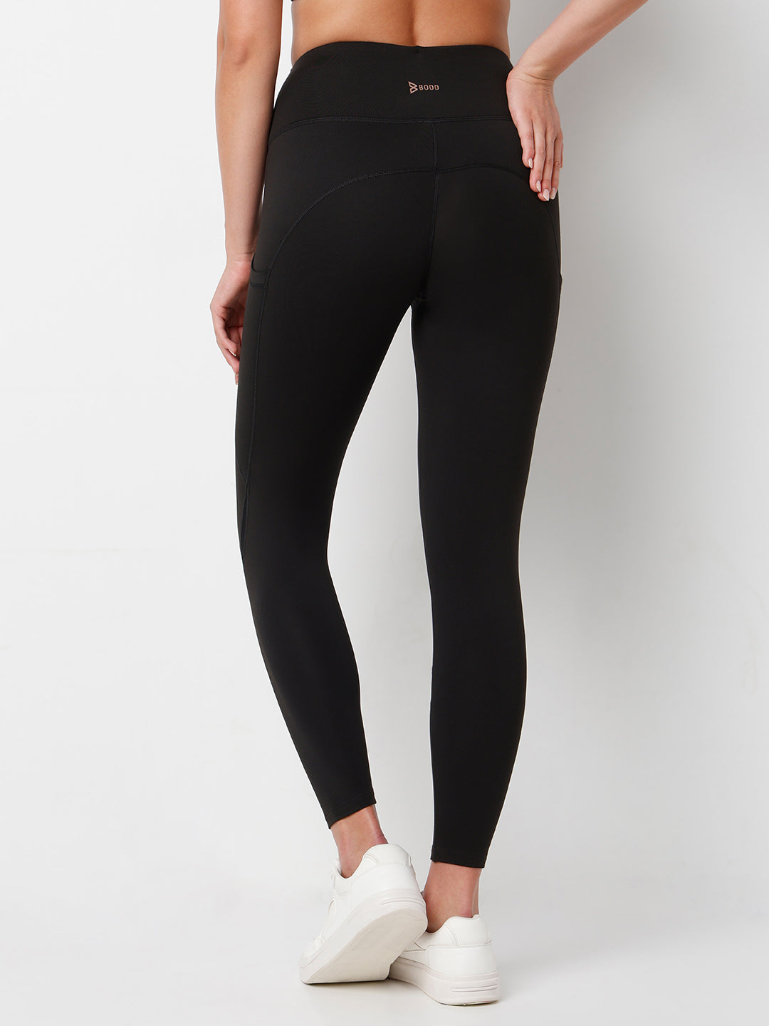 LunaMotion Black Cross Back Set